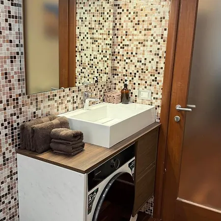 Fr25 Holidays And Workstays Apartment Triest