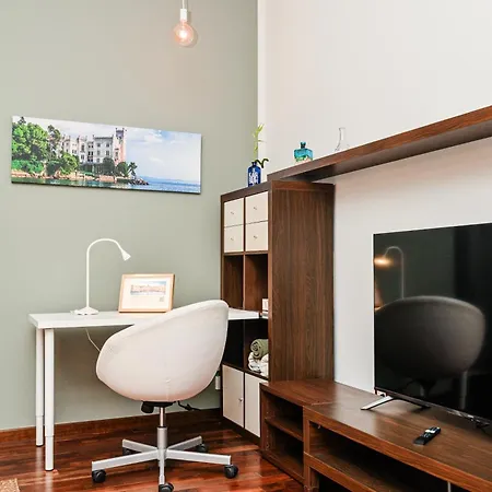 Apartment Fr25 Holidays And Workstays Trieste