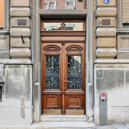 Fr25 Holidays And Workstays Apartment *